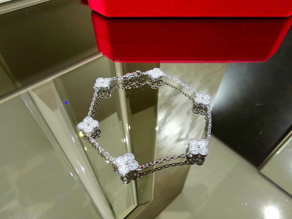 Van Cleef & Arpels VCA Silver 6 Motifs Sweet Alhambra Дамска Гривна