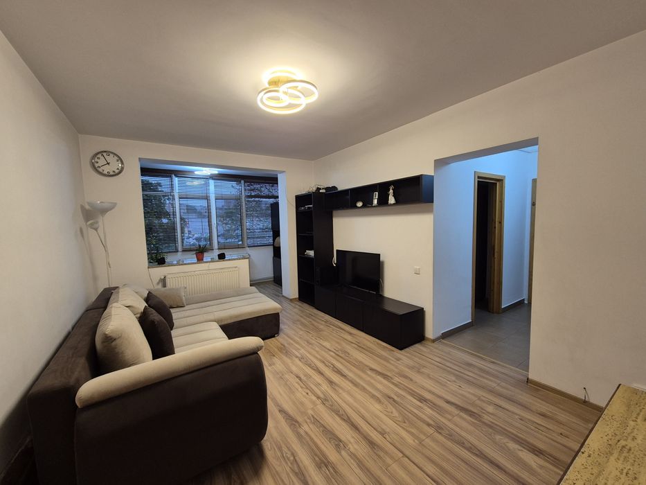 Închiriez apartament 3 camere Craiovei  et 1 stradal