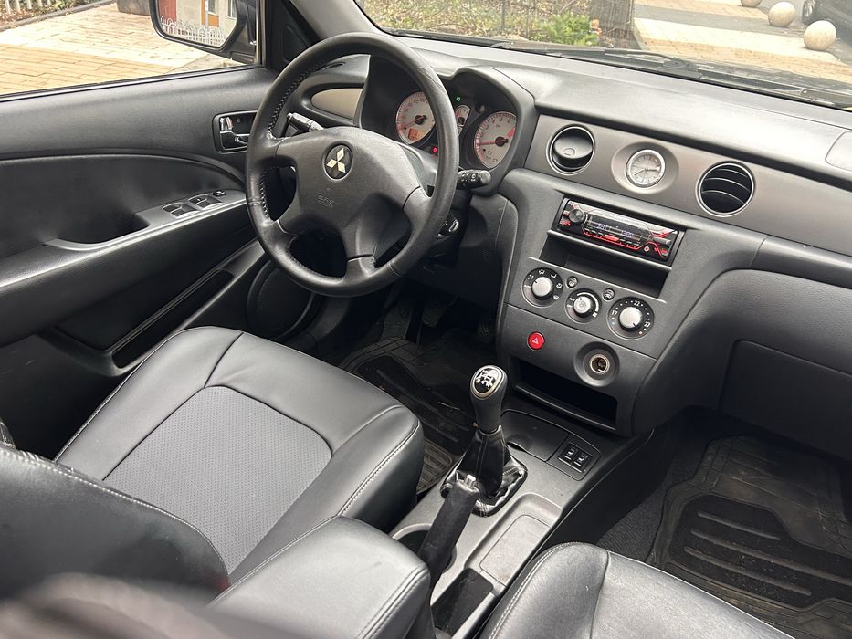 Mitsubishi Outlander 2004 2.0 L benzina 4x4 piele panoramic vari +/-