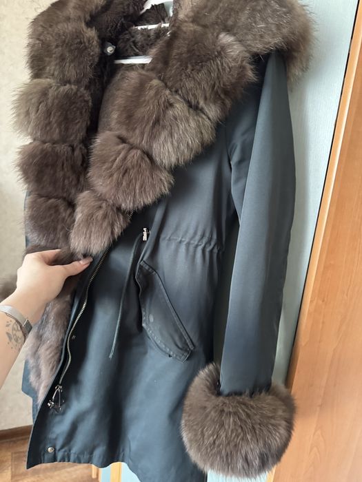 Продам парку женскую размер 44