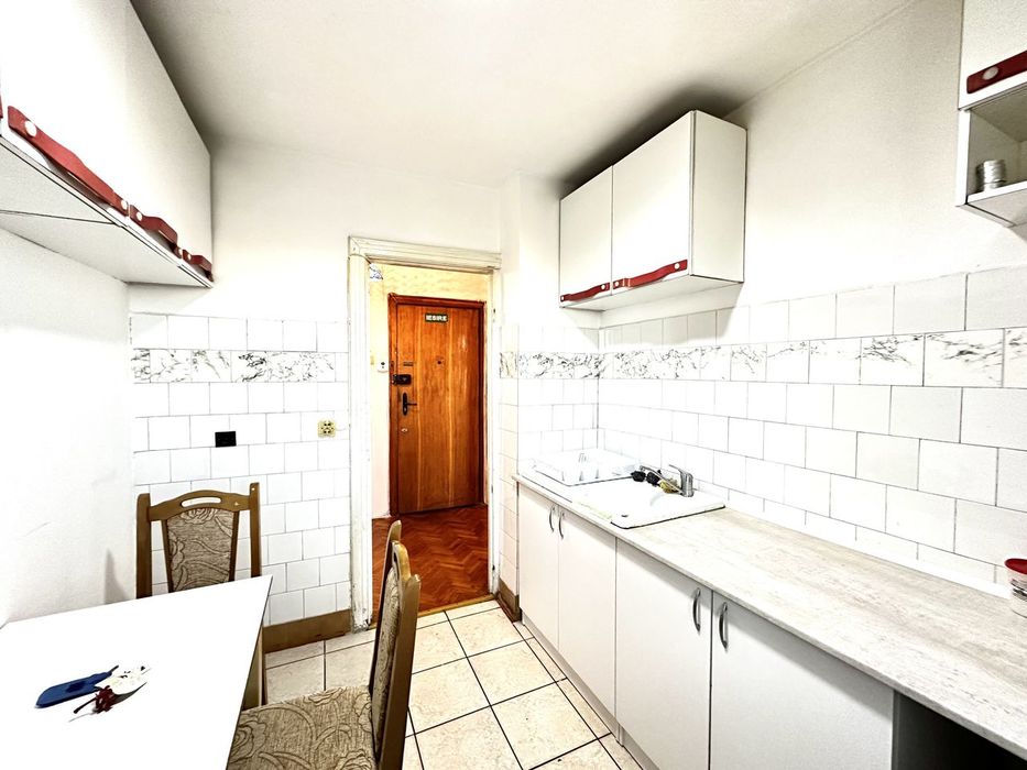 Ap. 2 camere , decomandat , etaj intermediar - Complex Studentesc