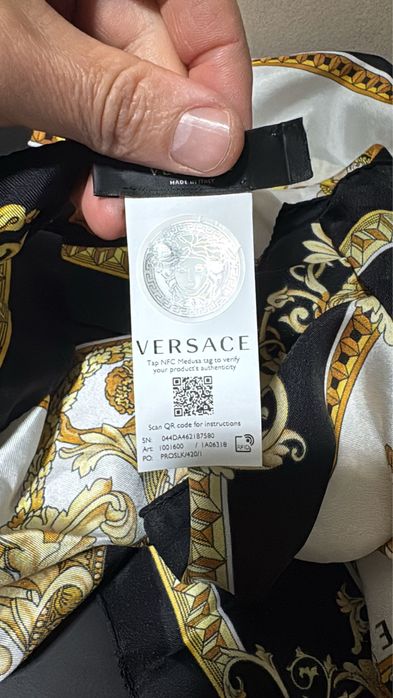ЧИСТО НОВ! Луксозен копринен шал Versace Baroque Medusa