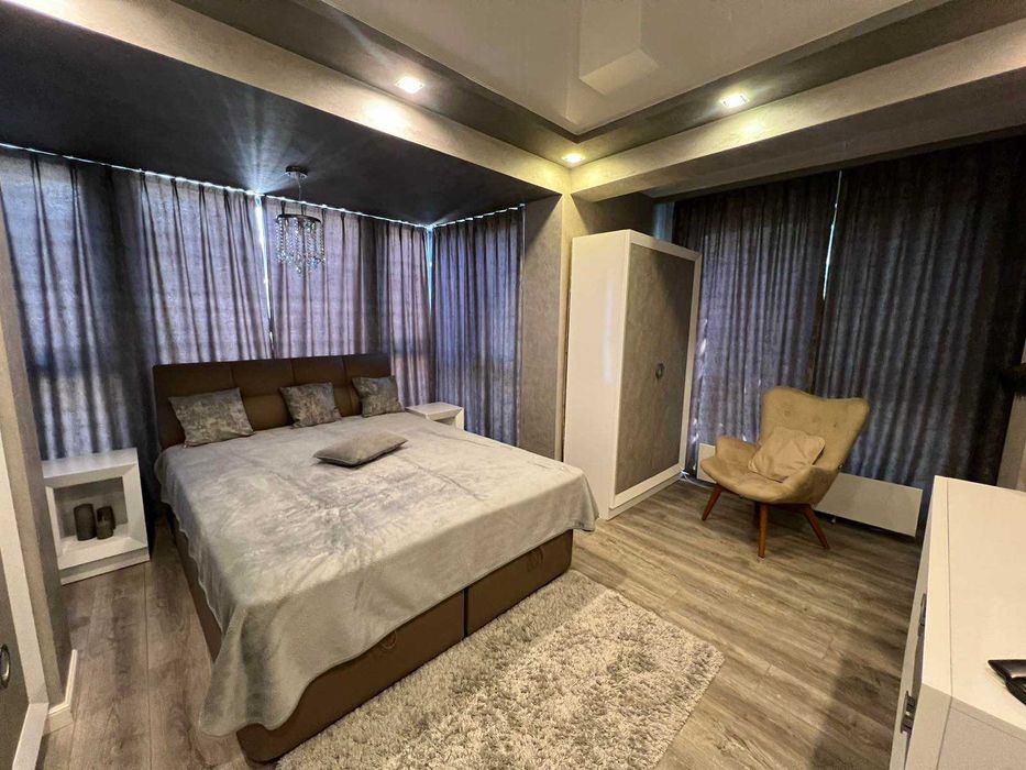 Дава се под наем Тристаен апартамент в Варна, Център - 74 кв.м за 1100 € - Снимка #8