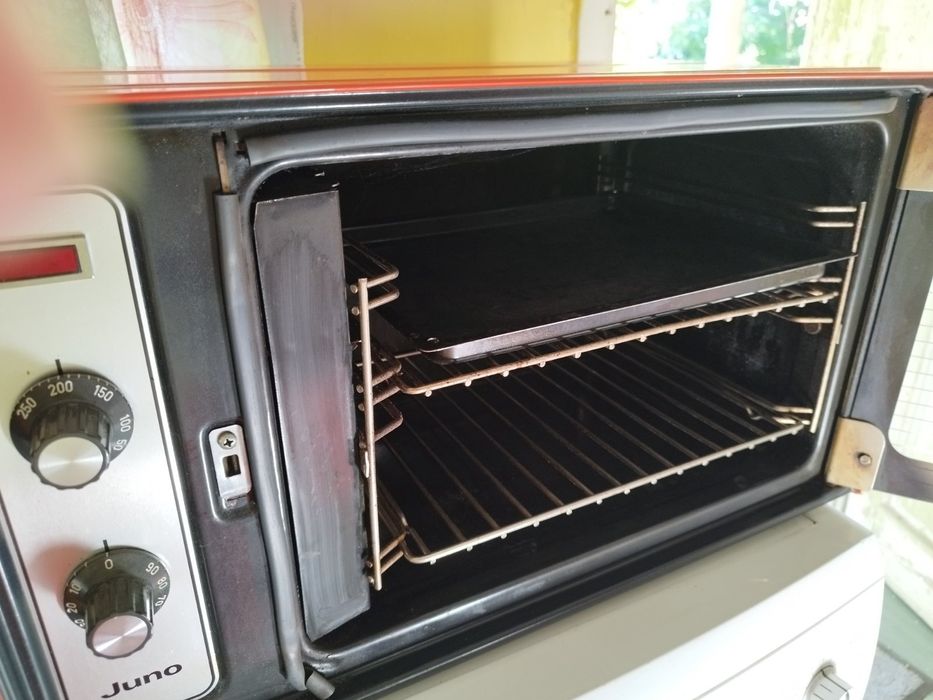Продавам микровълнови фурни