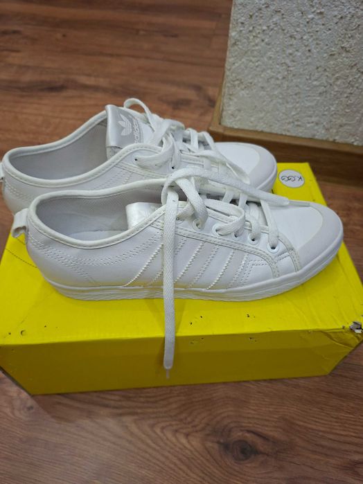 adidas Nizza adidas Originals Honey Lo
