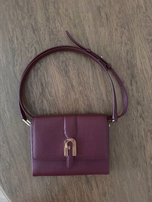 Чанта Furla Sofia Grainy в цвят бургунди