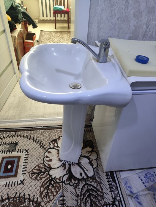Раковина со стойкой