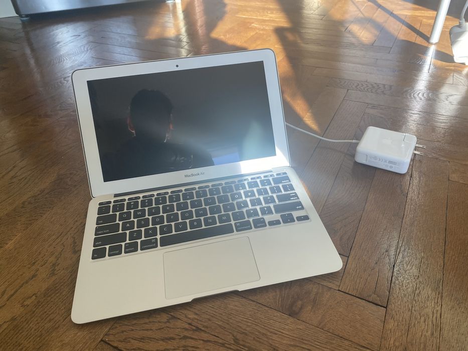 MacBook Air (11-inch, Mid 2011) model: A1310