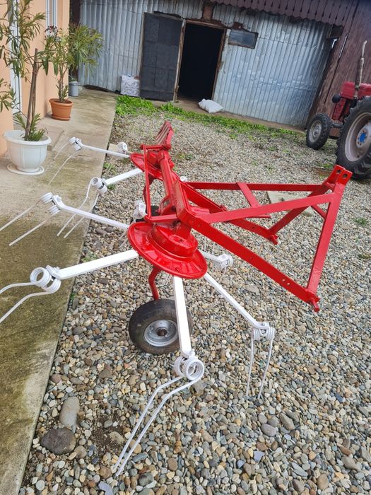 Greblă pentru împrăștiat Fahr