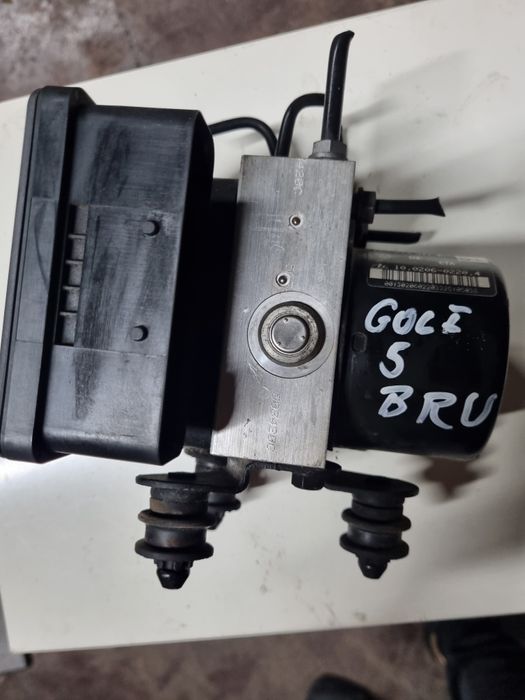 Vând pompă ABS golf5 cod motor BRU