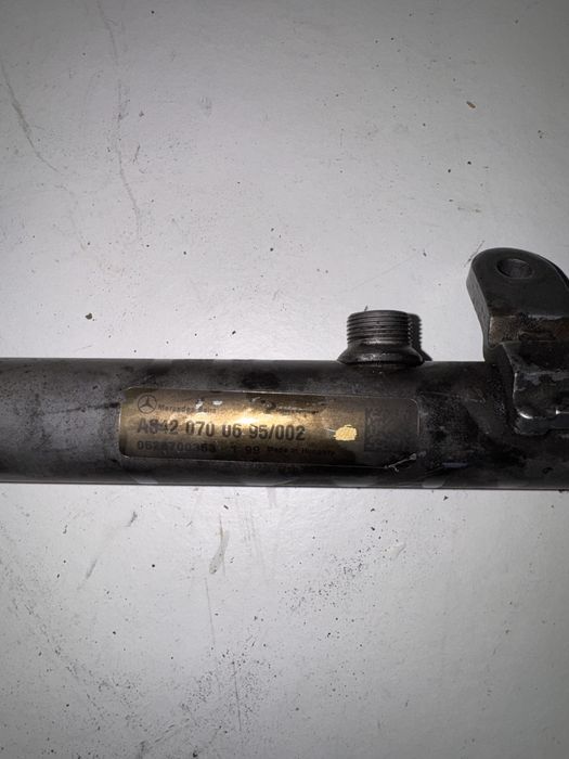 Горивна рейка с клапан за Mercedes Om642