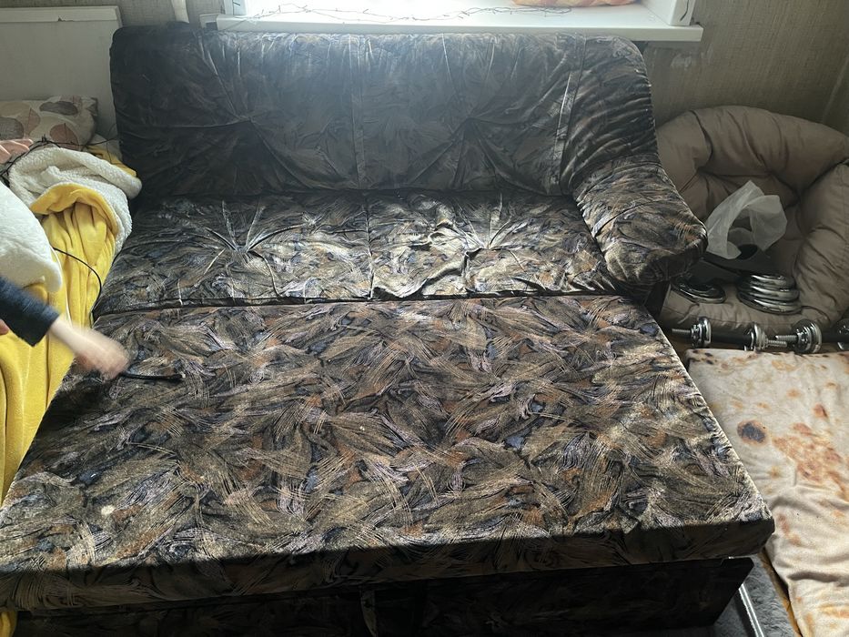 Отдам бесплатно диван и кресло