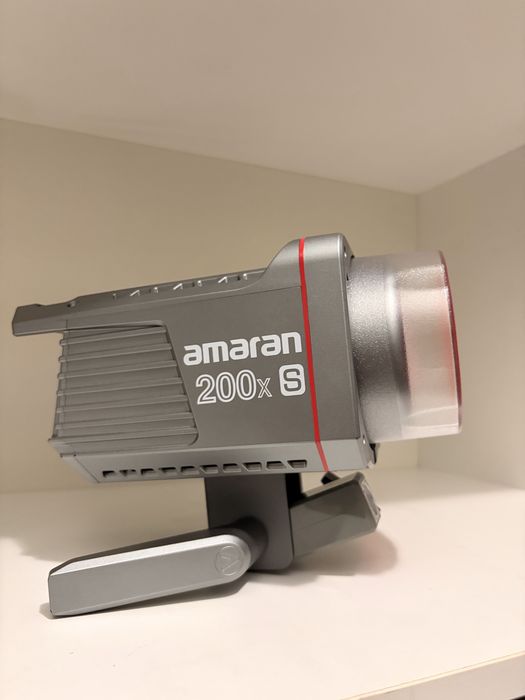Студийный свет Amaran 200x S