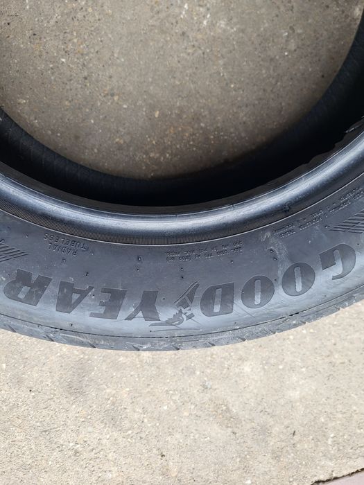 2 anvelope 235 55 R 17 Goodyear vara