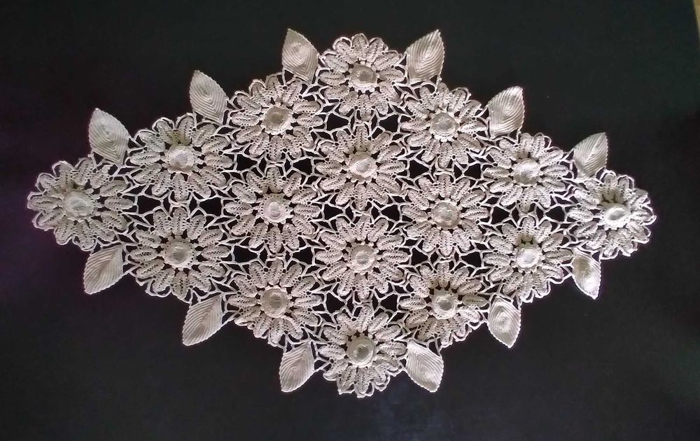 Покривки плетени на една кука и ленени с бродерия