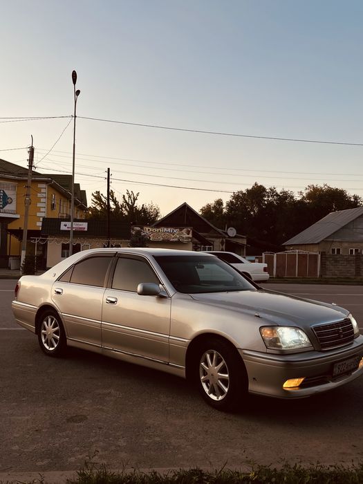 Toyota crown 2003год