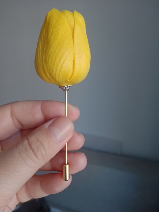 Broșă lalea galbena