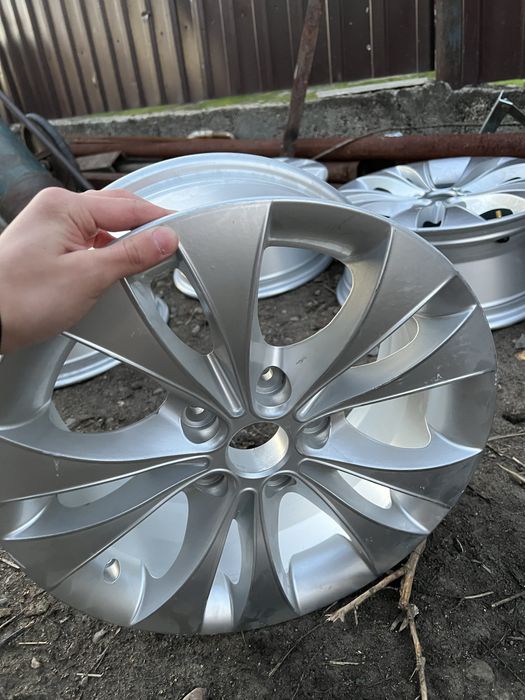 Легкосплавный диск R15