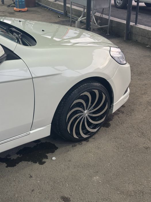 Azara R18 diska 225/40/18 zakaznoy balonlada sotiladi