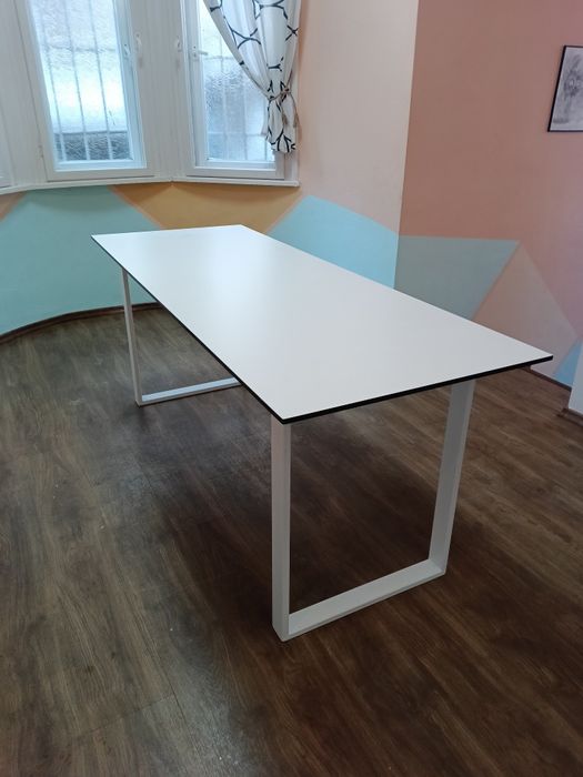 Поръчкова маса-компакт ламинат 13мм на "Egger"