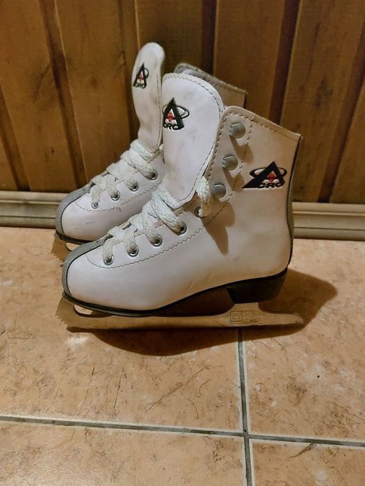 Продам коньки для девочек