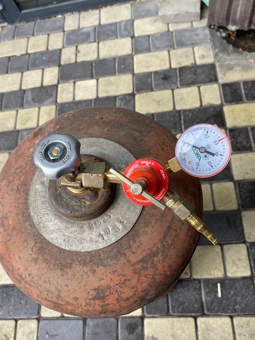 Газовый балон с редуктором