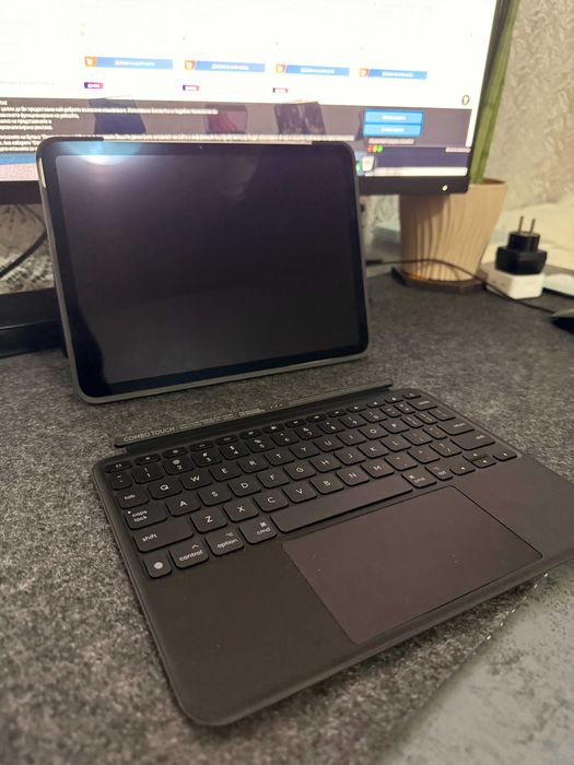 Ipad Air 11" inch 128 GB + Logitech Combo touch + Протектори за екран + Калъф