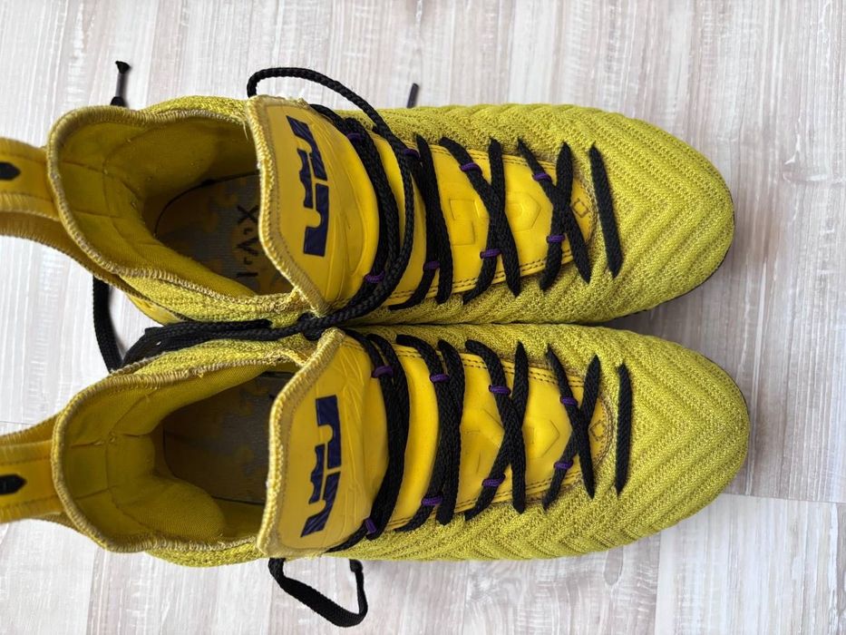 Кроссовки Lebron 16