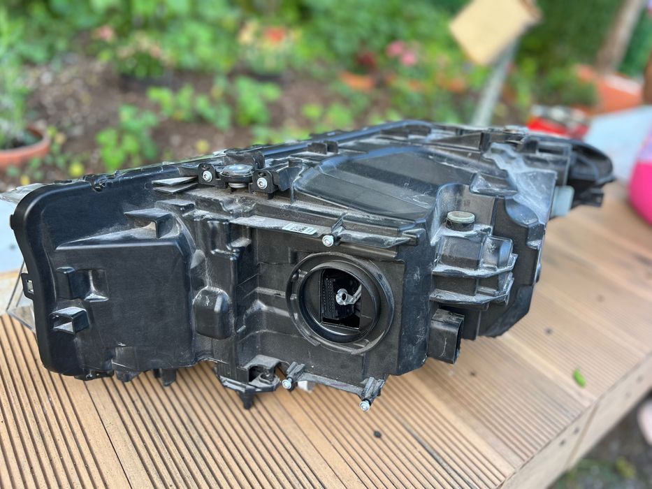 Bmw G30 фар USA в перфектно състояние