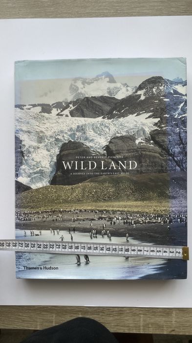 Carte WILD LAND cu natura spectaculoasa