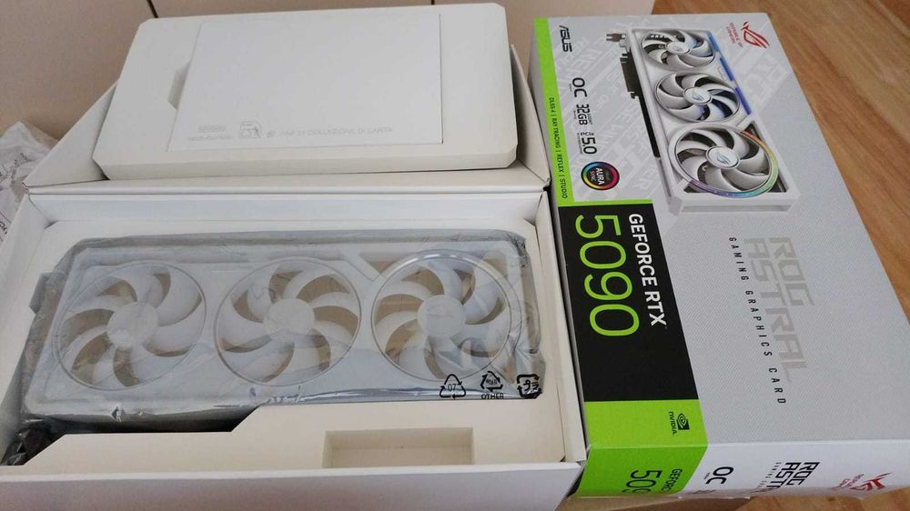 практически нова геймърска конфигурация с RTX 5090