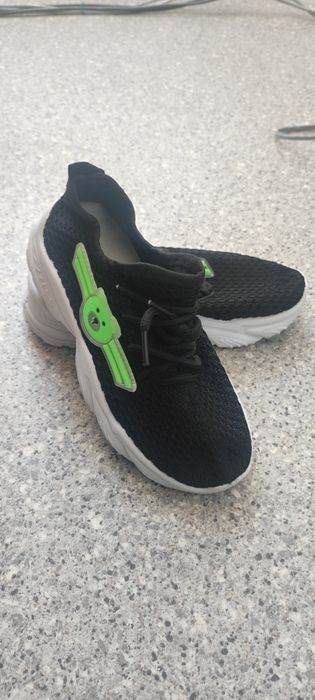 Продам кросовки детские