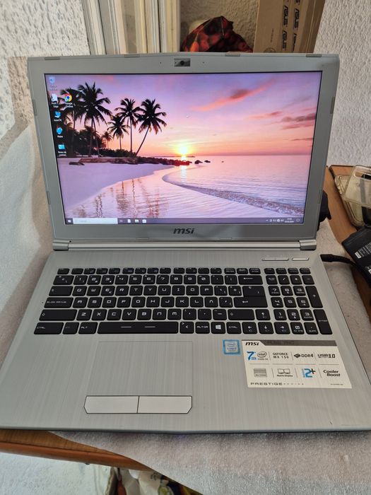 Laptop MSI  ms-16JD