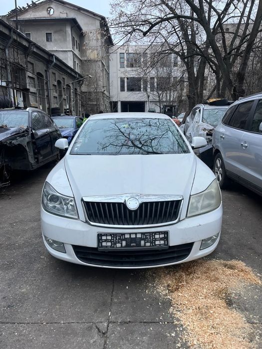 Far stanga cu lupa si halogen Skoda Octavia 2 facelift 2012