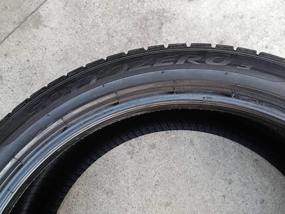 O anvelopa de iarna 245 40 20 pirelli sottozero 3 profil 7,8 dot 2822