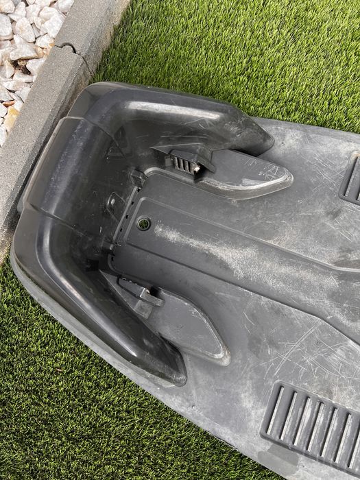 Robot tuns iarba în stare foarte bună cu acte