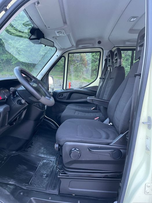 Iveco dayli 3000 diseal  7 locuri ! an 2016 euro 6 Clima Carlig dublu spate