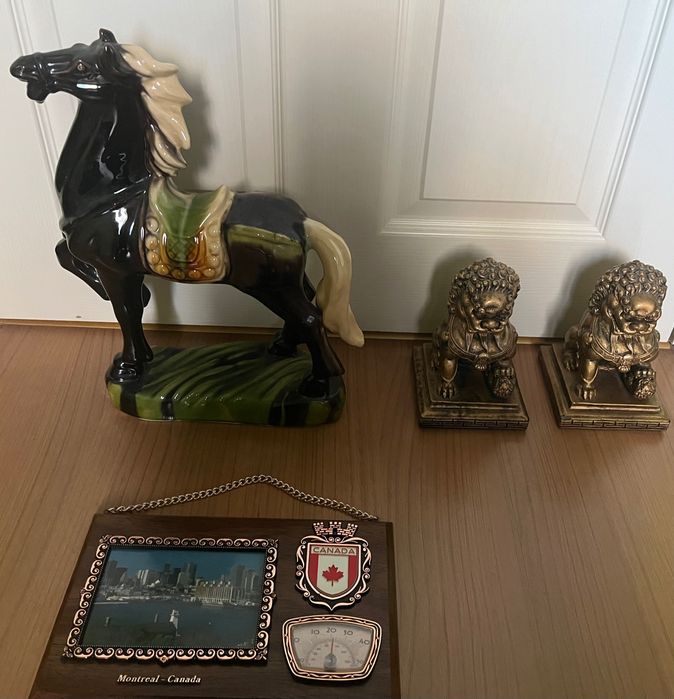 Дървена фигура -40 лв. внос от чужбина. Порцеланов кон и мелница