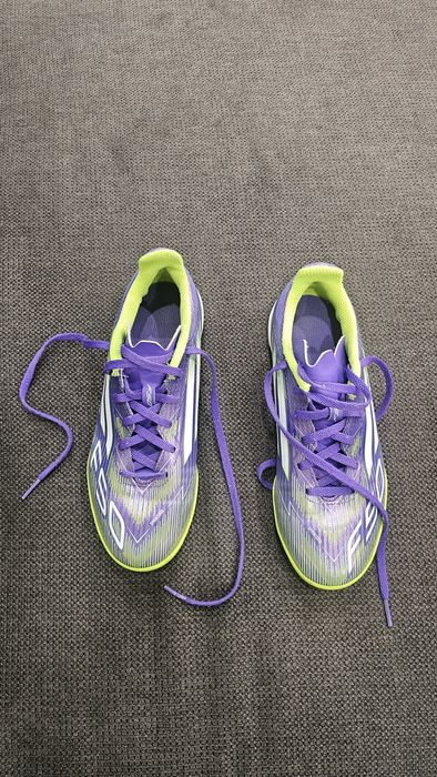 Деттск футболни обувки-Nike и Adidas