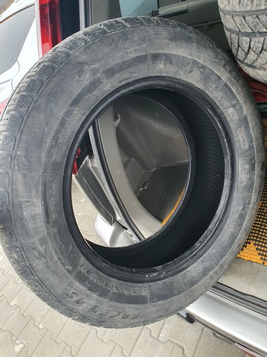 Продавам 4 бр  гуми 215/65/16-Всесезонни