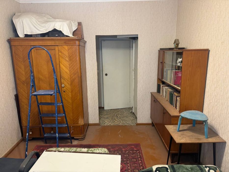 Чиланзар 3. Срочно Продается. 2 х комнатная. ЗЕРКАЛКА !