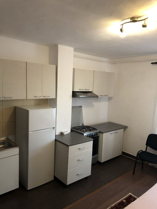 Garsoniera de inchiriat in 7 Noiembrie, zona Gara Mica