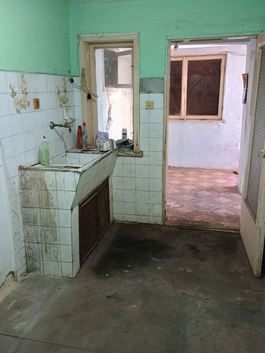 Къща с двор с.Изворско