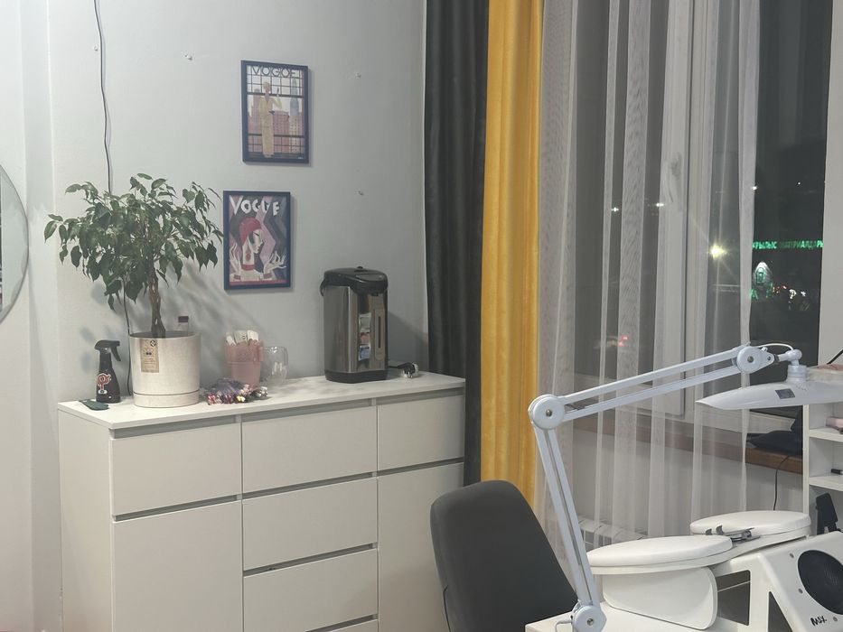 Сдам маникюрный стол