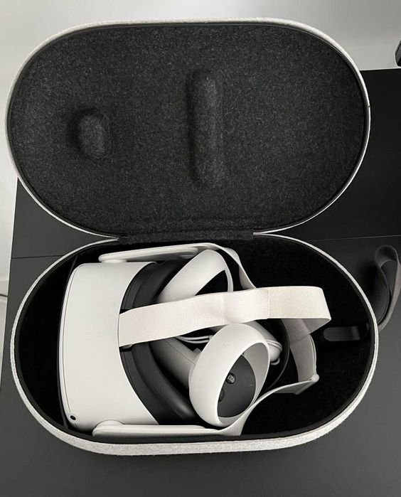 Meta Quest 2 VR Headset – Excellent Condition
