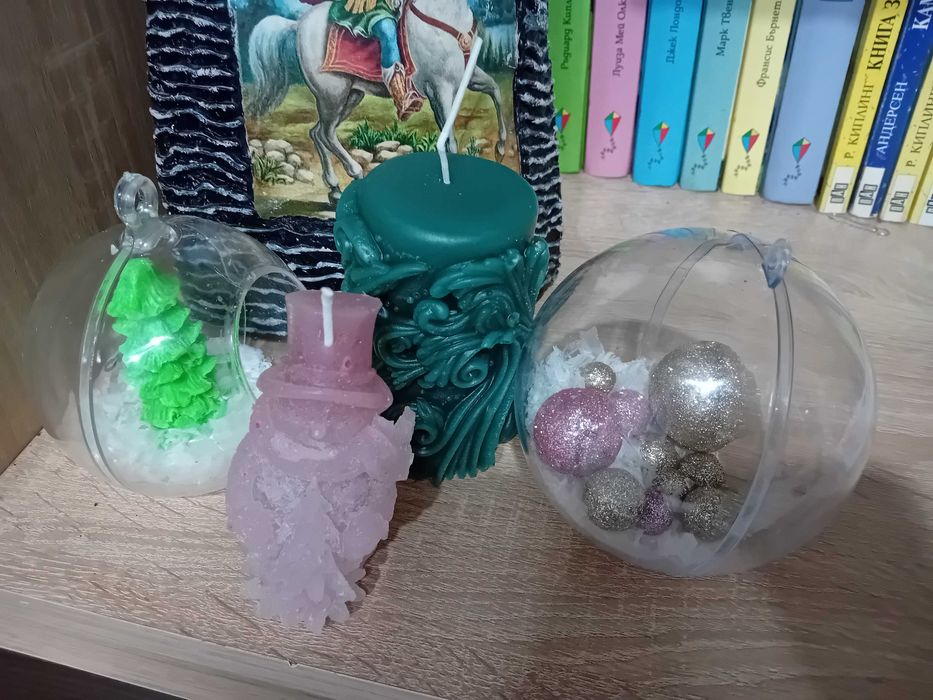 Ръчно изработени свещи и подаръчета