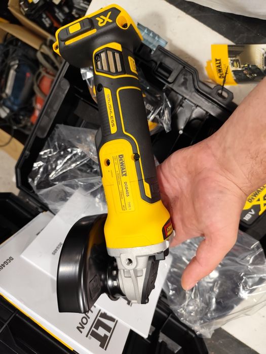 Акумулаторен безчетков ъглошлайф Девалт 18 волта DeWALT DCG405