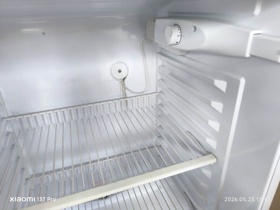 Хладилник с фризер Indesit 150x53x55