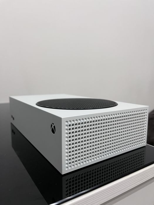 Xbox Series S 512 GB + Controller Wireless + Dock încărcare