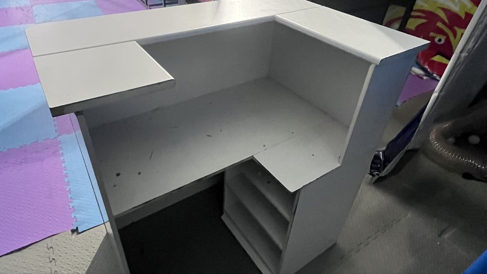 Офисный стол,ресепшн